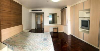 2-bedroom condo for sale close to BTS Phromphong