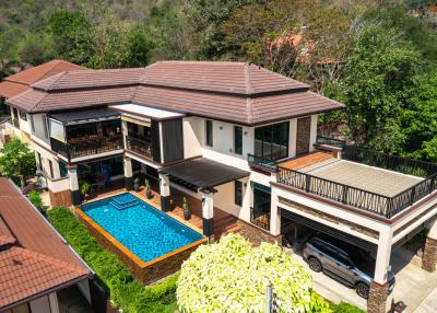 Stunning 5 Bedroom Pool Villa very Close to Central Hua Hin