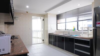 Newly renovated 3-bedroom condo for sale on Phrom Phong