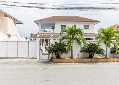 Good Value 2 Story House For Sale Chantha Village Hua Hin / Cha Am