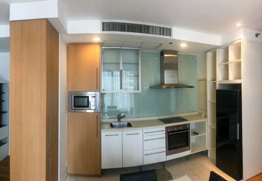 1-bedroom spacious condo for sale close to Lumpini Park