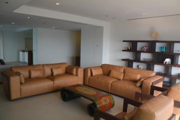 Stunning 3-bedroom riverside high floor condo for sale in Bangkok