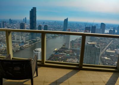 Stunning 3-bedroom riverside high floor condo for sale in Bangkok