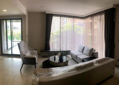 3-bedroom modern condo for sale in Sukhumvit 31