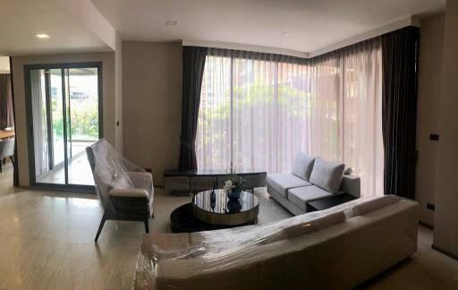 3-bedroom modern condo for sale in Sukhumvit 31