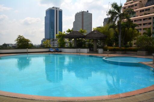 3-bedroom spacious condo for sale in Thonglor area