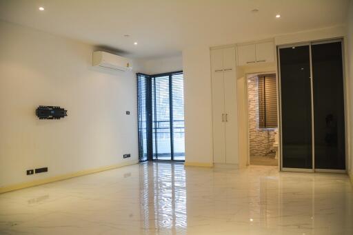 3-bedroom spacious condo for sale in Thonglor area