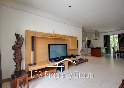Large 2 Bed Luxury Condo with hotel facilities