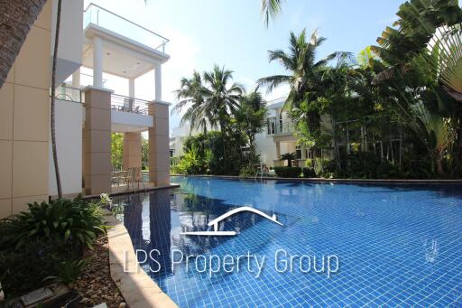 Large 2 Bed Luxury Condo with hotel facilities