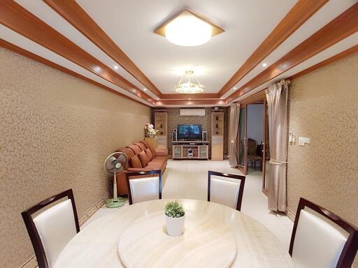 5 bedroom house for sale on Huai Khwang