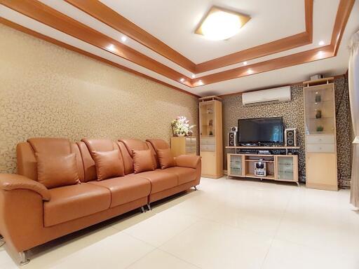 5 bedroom house for sale on Huai Khwang