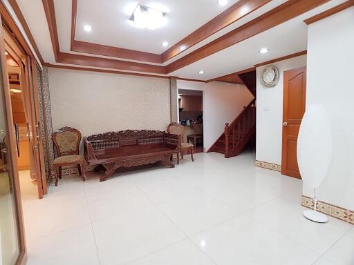 5 bedroom house for sale on Huai Khwang