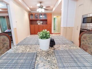 5 bedroom house for sale on Huai Khwang