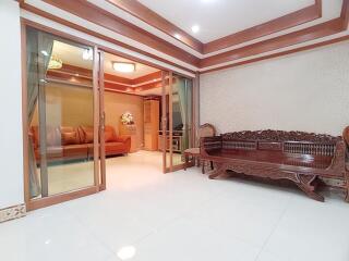 5 bedroom house for sale on Huai Khwang