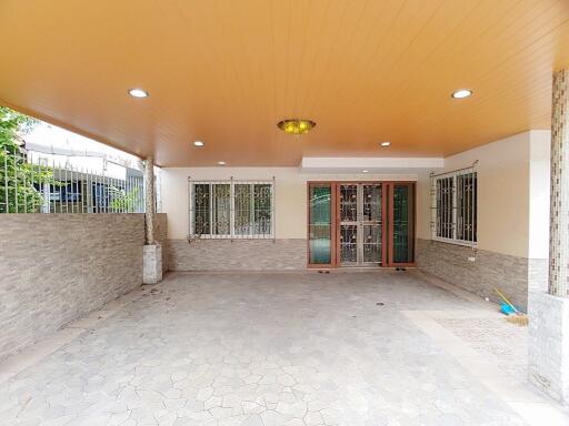 5 bedroom house for sale on Huai Khwang