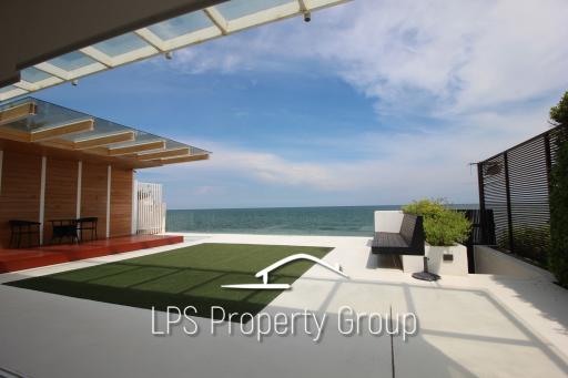 Absolute Beachfront - Modern Design 6 Bedroom Villa