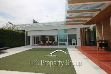 Absolute Beachfront - Modern Design 6 Bedroom Villa