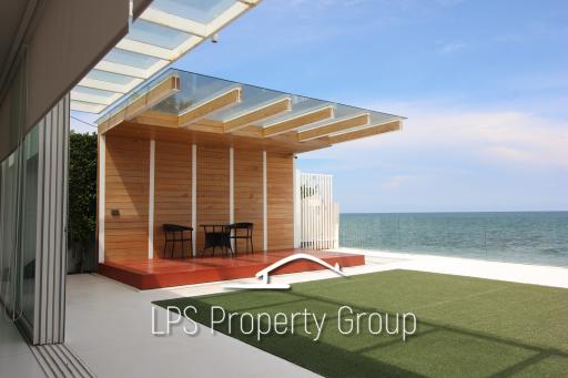 Absolute Beachfront - Modern Design 6 Bedroom Villa