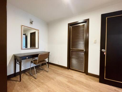 3-bedroom newly renovated condo for sale close to Phrom Phong BTS Station