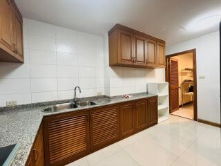 3-bedroom newly renovated condo for sale close to Phrom Phong BTS Station