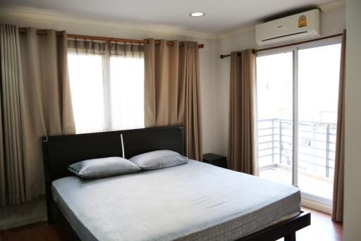 2 bedroom condo for sale close to Phrom Phong BTS Station