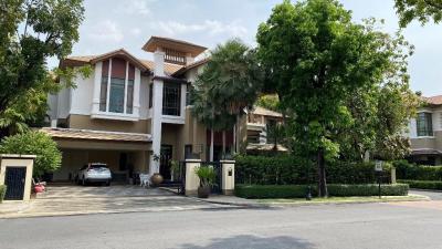 Superluxury house private pool for sale close to Phra Khanong BTS Station