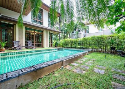 Superluxury house private pool for sale close to Phra Khanong BTS Station