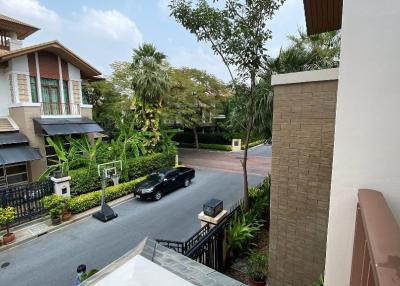 Luxury house private compound for sale close to Phra Khanong BTS Station