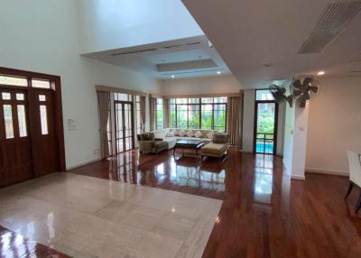 Luxury house private compound for sale close to Phra Khanong BTS Station