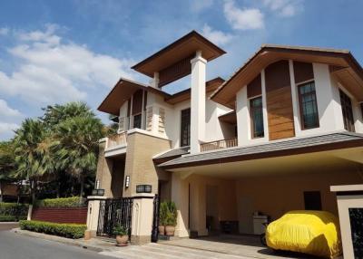 Luxury house private compound for sale close to Phra Khanong BTS Station