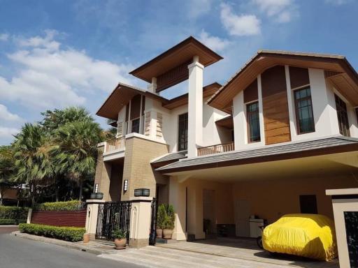 Luxury house private compound for sale close to Phra Khanong BTS Station