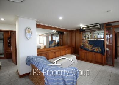 1 Bedroom Beach Front Condo at Huahin Garden Beach