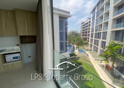 Brand New 2 Bedroom Condo 150m To The Beach