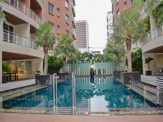 Spacious 3-bedroom condo for sale in Phromphong