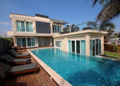 4 Bed Beachfront Pool Villa