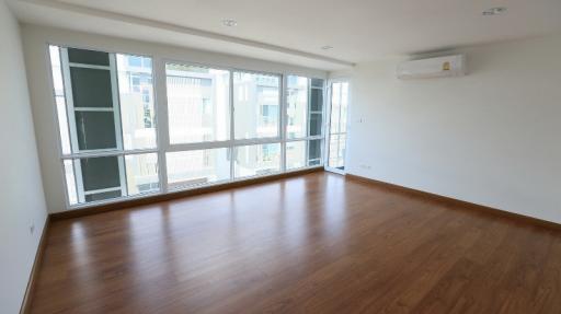 3 bedroom townhome for sale on Ladprao