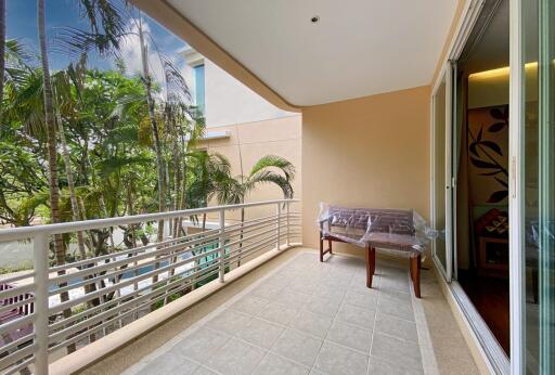 Baan Sanploen: City Center 2 bedroom close to Beach!