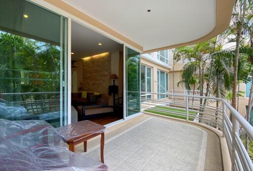 Baan Sanploen: City Center 2 bedroom close to Beach!