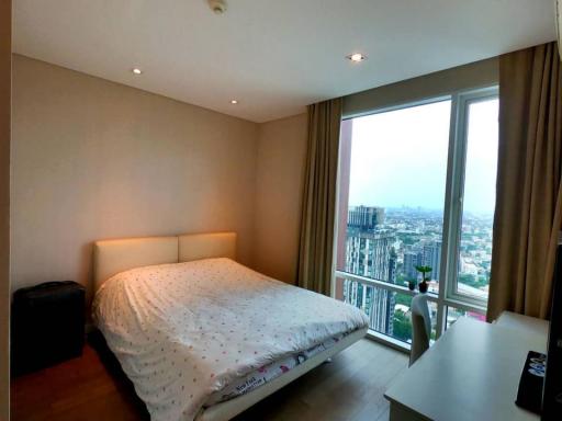 4-bedroom duplex penthouse for sale close to BTS Ekamai