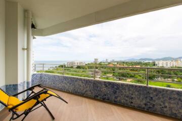 Large 1 Bed Condo with Sea Views to the North of town