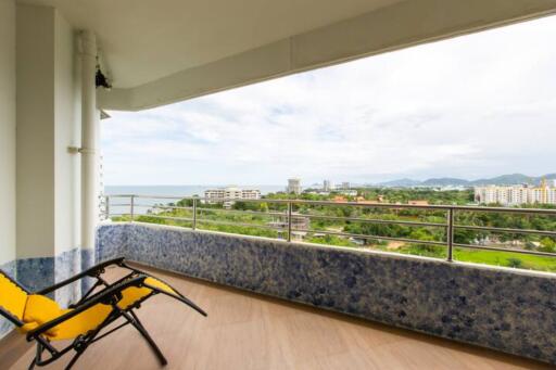 Large 1 Bed Condo with Sea Views to the North of town