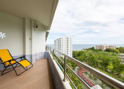 Large 1 Bed Condo with Sea Views to the North of town