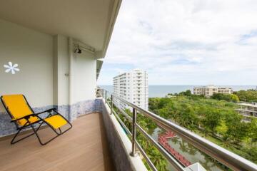 Large 1 Bed Condo with Sea Views to the North of town