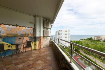 Large 1 Bed Condo with Sea Views to the North of town