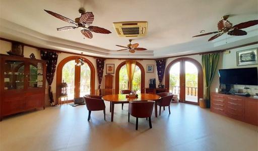 Stunning 11 Bed Mansion in West Hua Hin