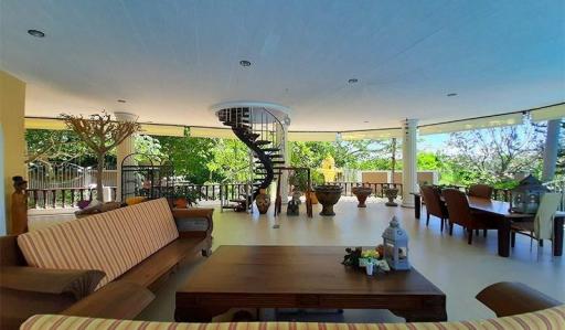 Stunning 11 Bed Mansion in West Hua Hin