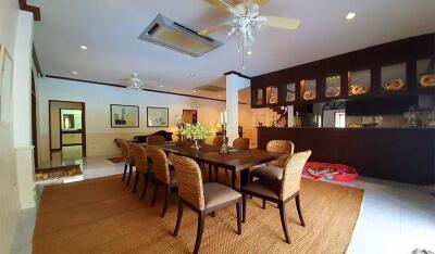 5 Bedroom Pool Villa in Central Hua Hin