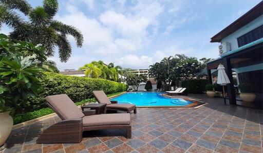 5 Bedroom Pool Villa in Central Hua Hin