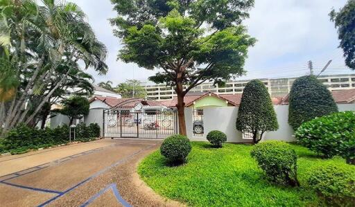 5 Bedroom Pool Villa in Central Hua Hin