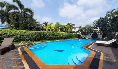 5 Bedroom Pool Villa in Central Hua Hin